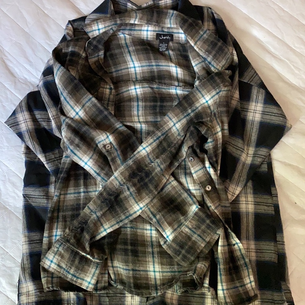 Two flannels - Picture 2 of 2